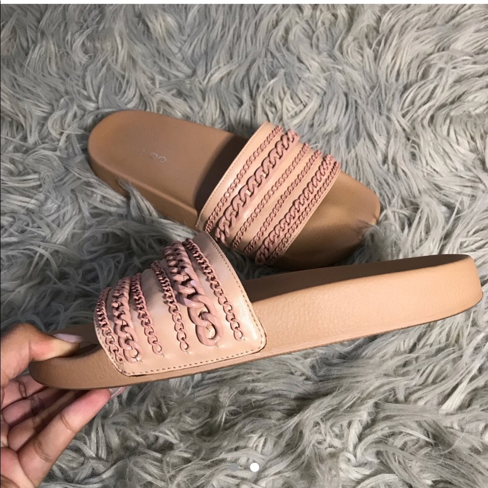 Nude/ Pink Chain detail slides
